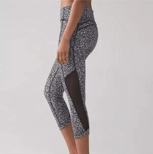 Lululemon •Size 10• Sole Training Cropped Legging Black White Floral Mesh Pocket